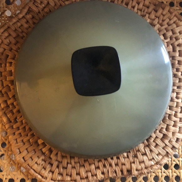 Avocado Green Aluminum Flour Canister by West Bend Circa 60s/70s - Picture 9 of 14